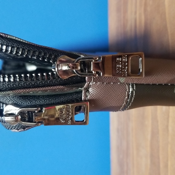 Steve Madden Wristlet - Picture 4 of 7